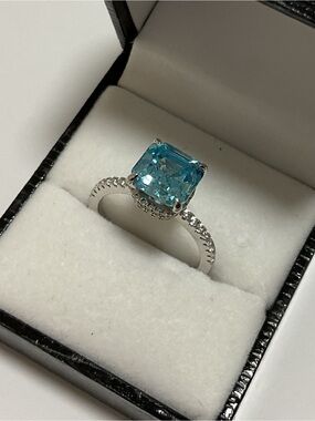 Elegant Sterling Silver S925 Blue Stone Statement Ring size 7.5